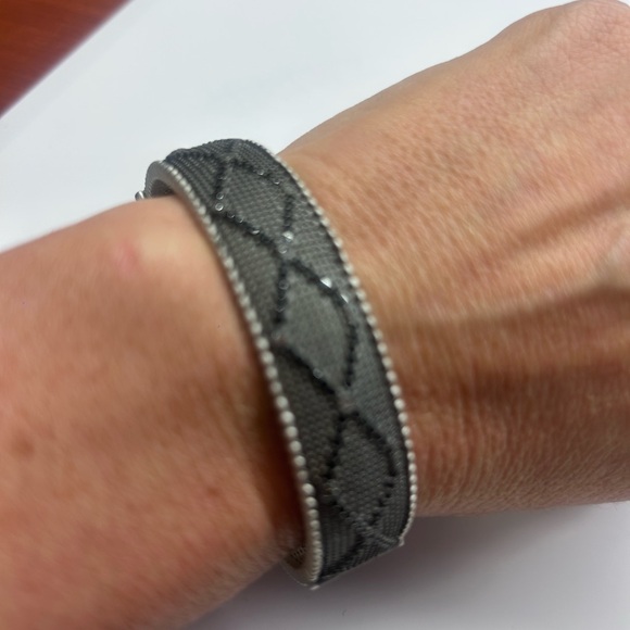 Freida Rothman signature textured hinged bangle new - Picture 4 of 12